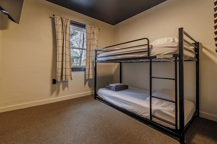 Room 9 of 60