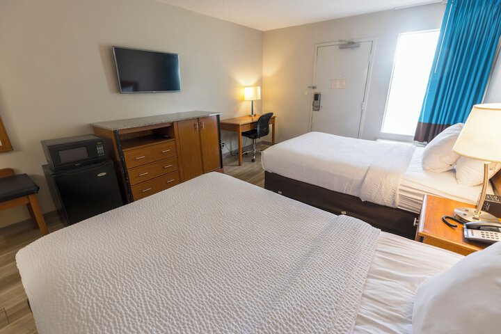 2 Double Beds (1 of 14)