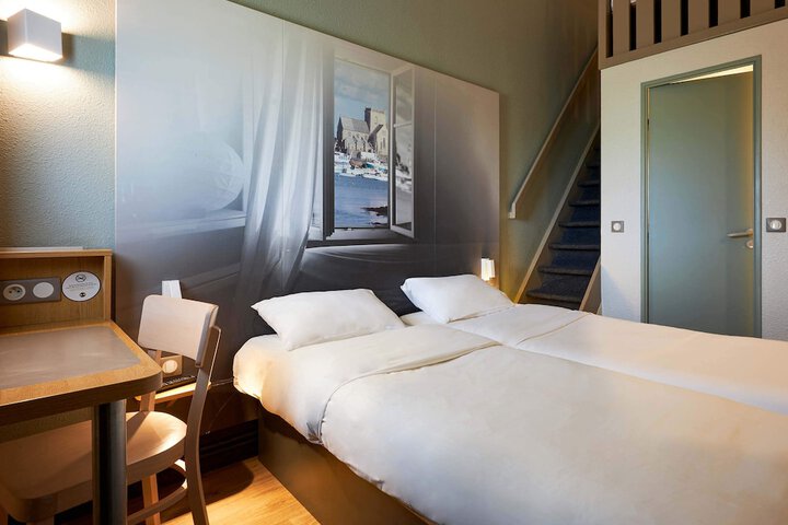 Room 16 of 35