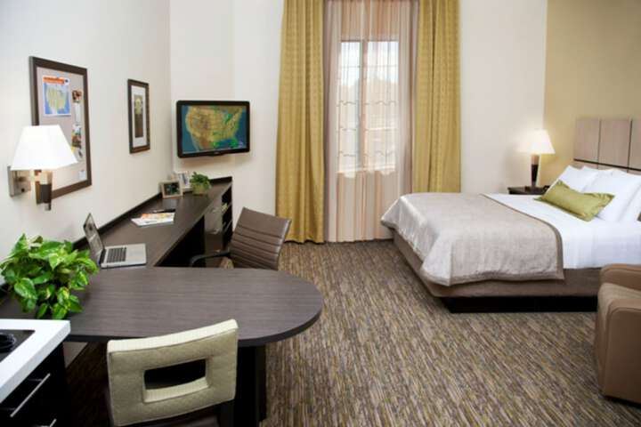 1 Queen Studio Suite Full Kitchen (8 of 9)