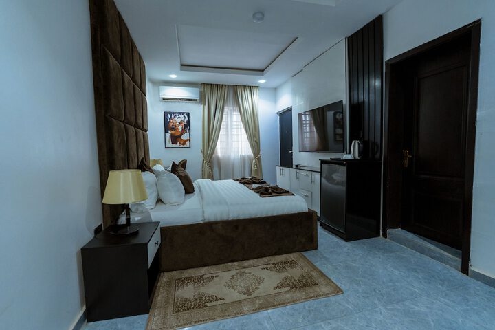 Room 5 of 65