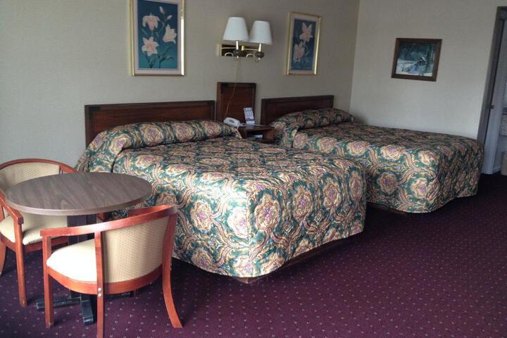2 Double Beds (1 of 7)