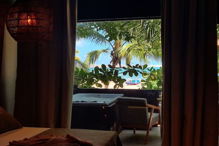 Room 32 of 80