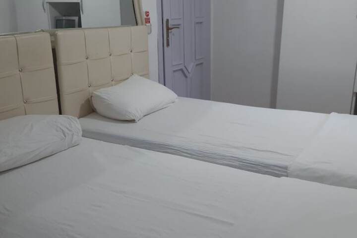 Room 28 of 68