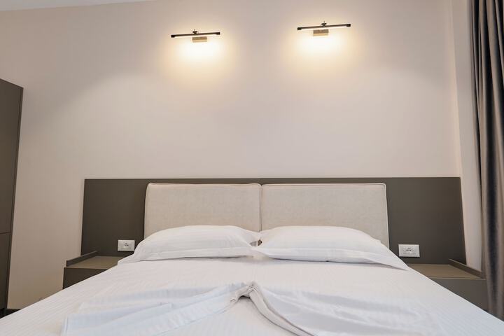 Room 8 of 37