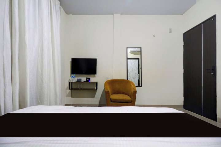 Room 13 of 26