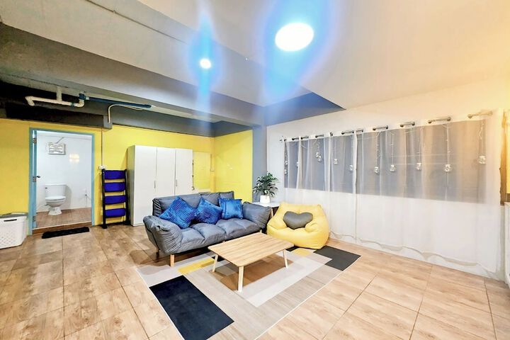 Room 9 of 94