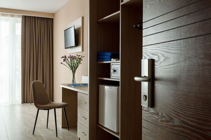 Room 5 of 19