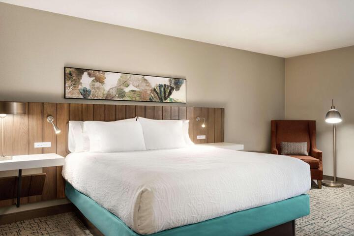 1 King Bed (7 of 23)