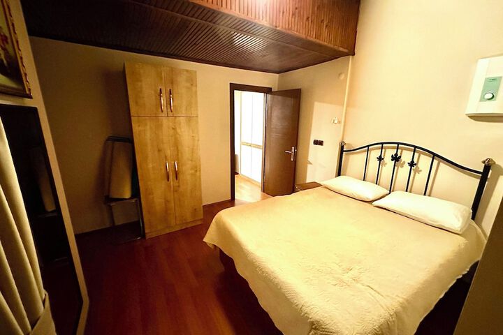 Room 3 of 11