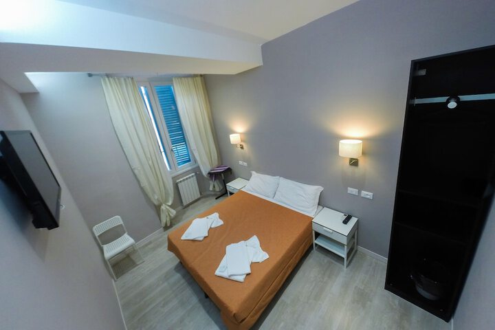 Room 9 of 17