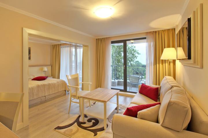 Room 6 of 72