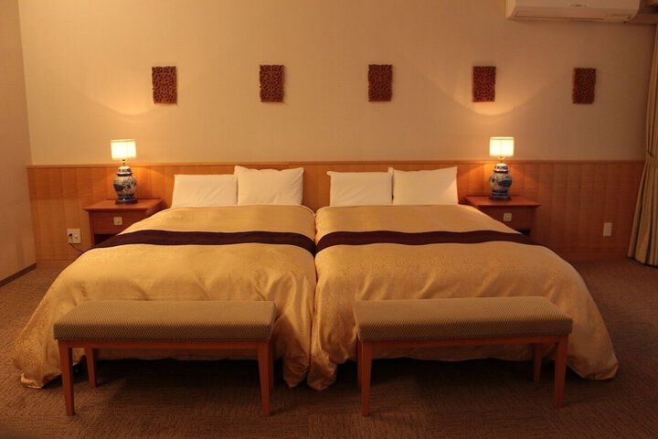 Room 11 of 76