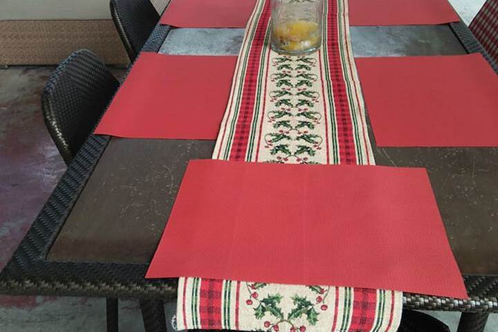 Dining 8 of 19