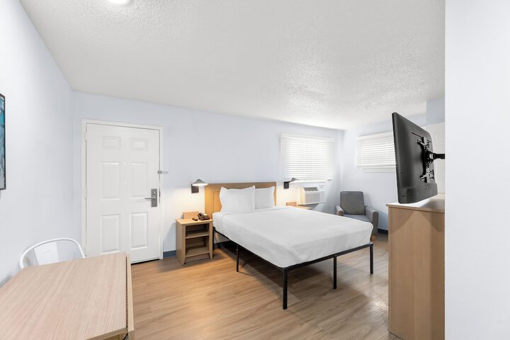 Room 5 of 10