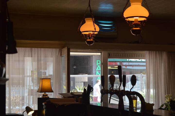 Lounge 21 of 29
