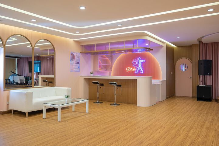 Ballroom/Hall 107 of 159