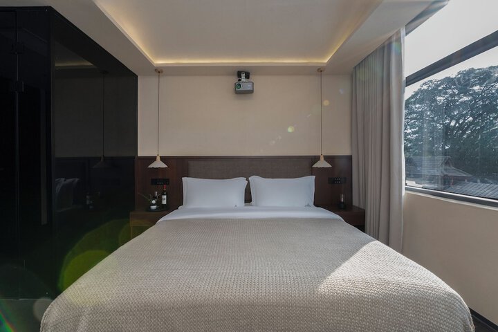 Room 16 of 60