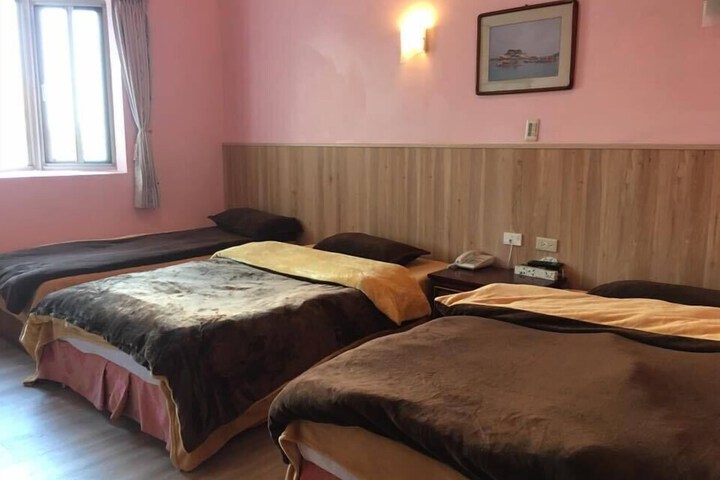 Room 3 of 27