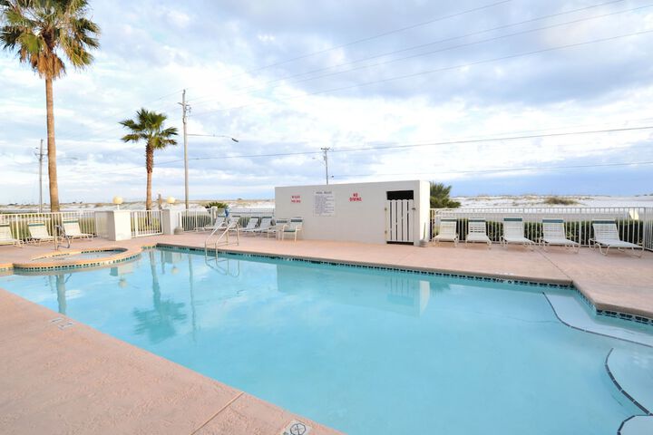 Hotel Pool