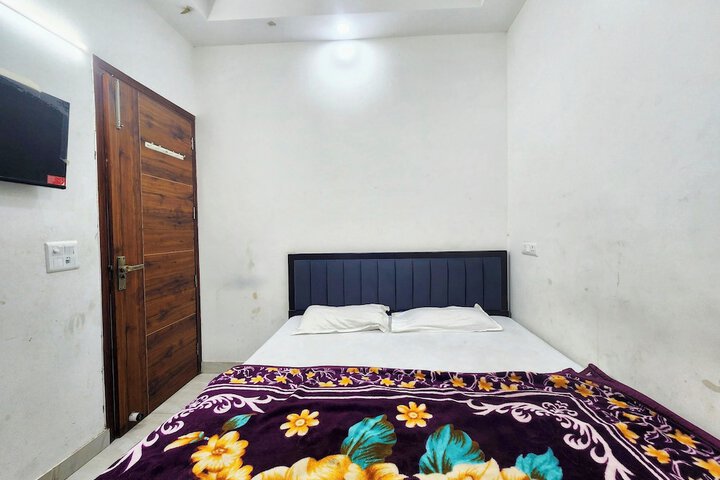 Room 9 of 28