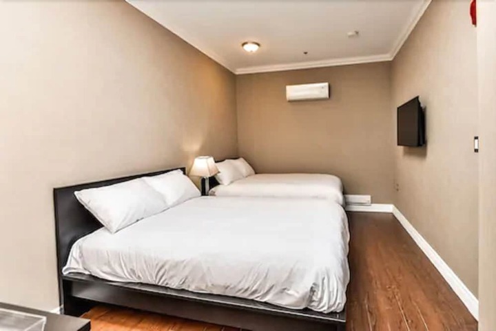Room 9 of 43