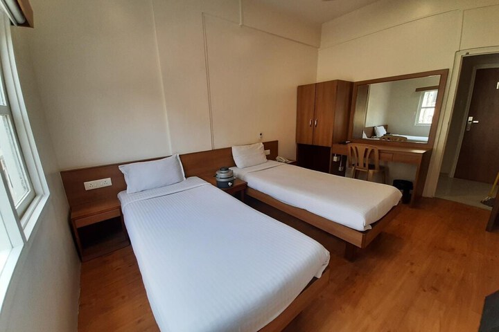Room 22 of 48