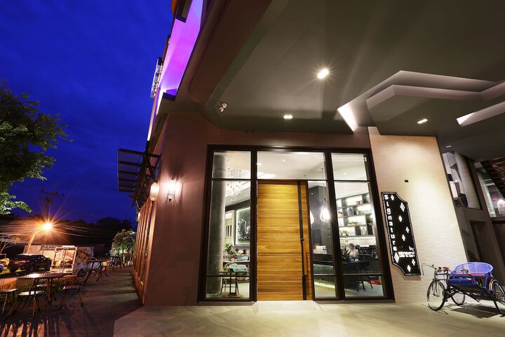 Hotel 74 of 79