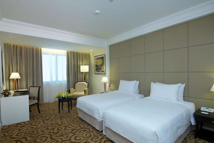 Room 16 of 38