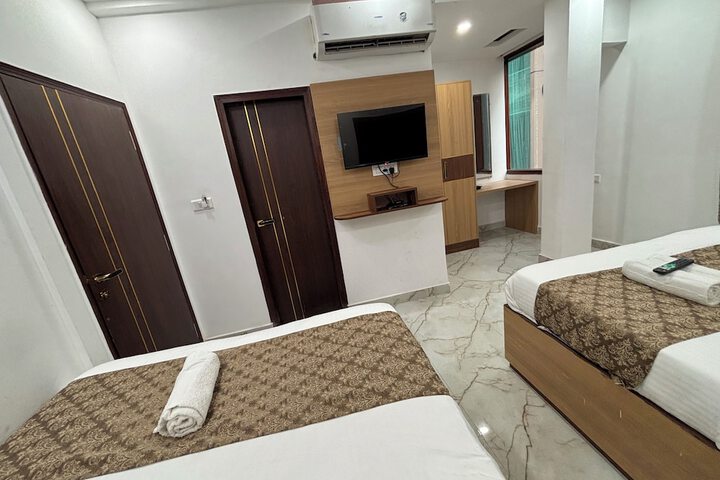 Room 10 of 20