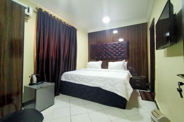 Room 14 of 34