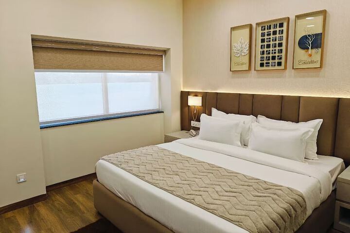 Room 6 of 16