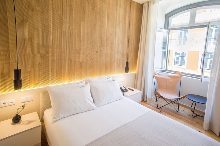 Room 4 of 65