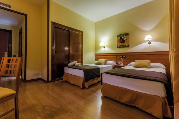 Room 8 of 18