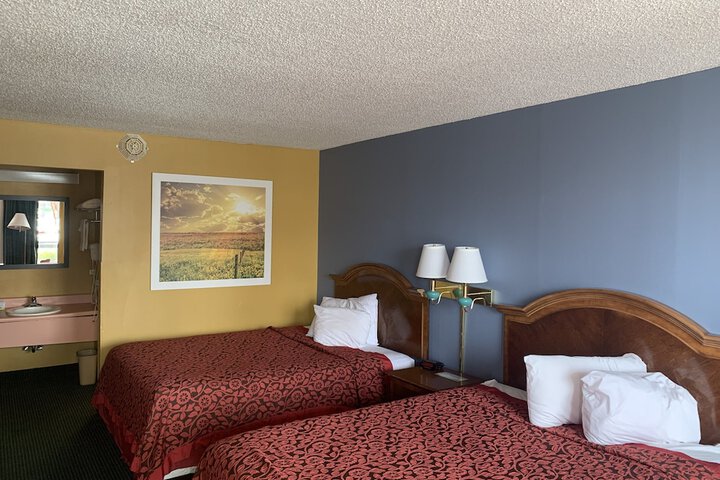 2 Queen Beds (5 of 13)