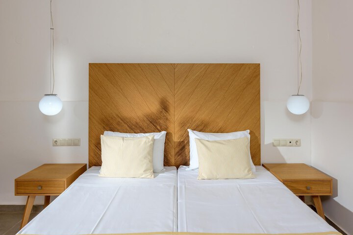 Room 10 of 73
