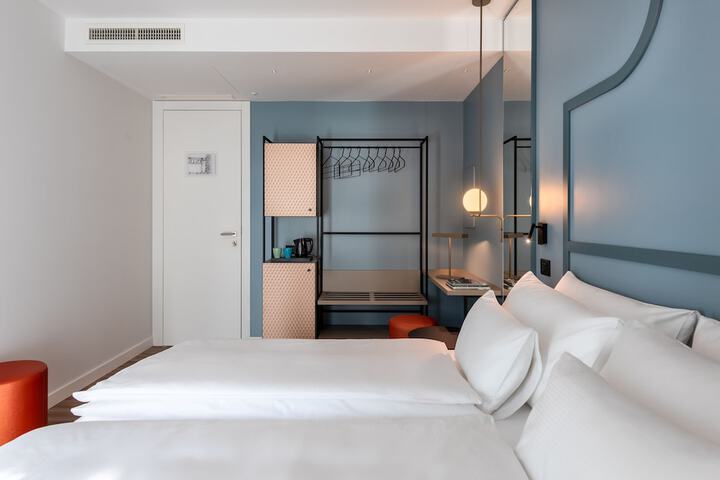 Room 4 of 44
