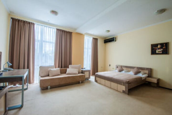 Room 28 of 46