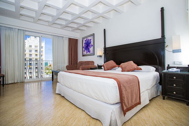 Room 10 of 74