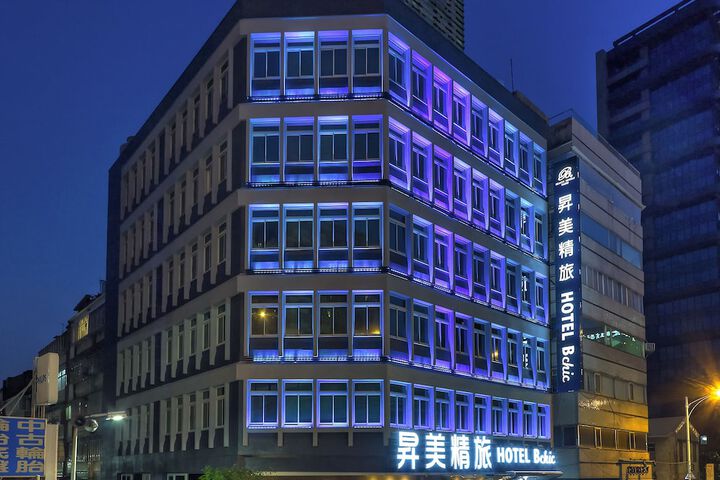 Hero Image 1 of 40