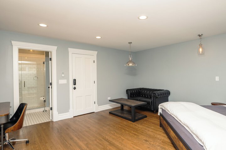 Room 35 of 83