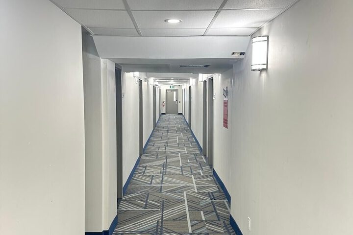 Ballroom/Hall 96 of 103