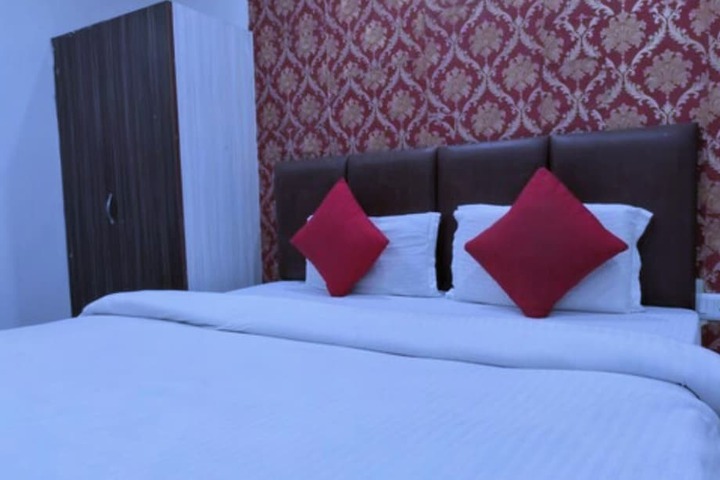Room 6 of 18