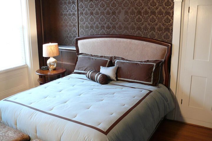 Room 18 of 23