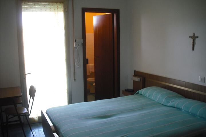 Room 3 of 46