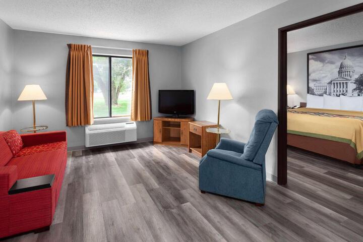 1 King Bed (5 of 14)
