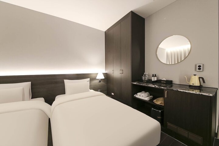 Room 27 of 70