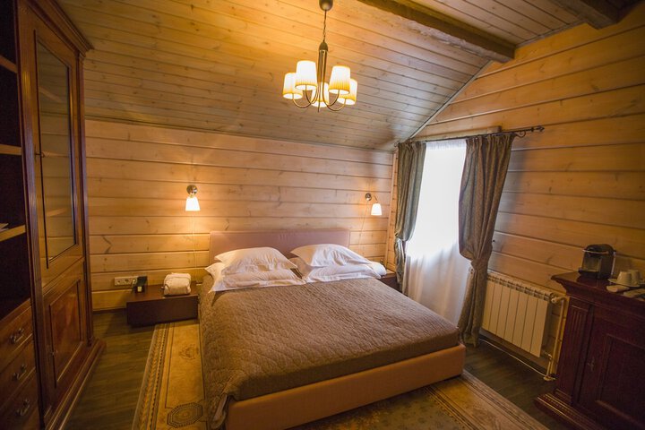 Room 33 of 76