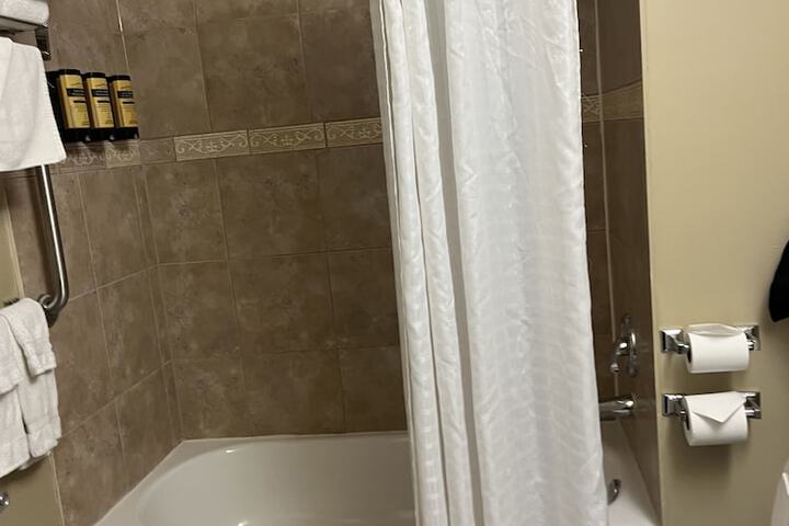 2 Queen Beds Microwave, Refrigerator High Speed Internet Full Breakfast (22 of 26)