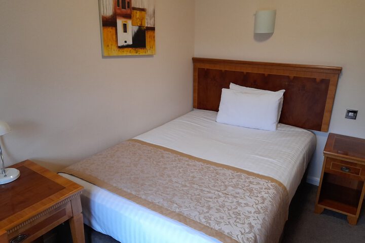 Room 42 of 142